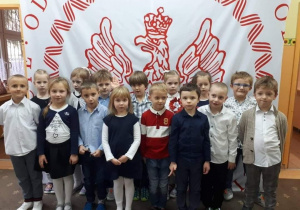 Dzieci z grupy piątej w Dniu Odzyskania Niepodległości